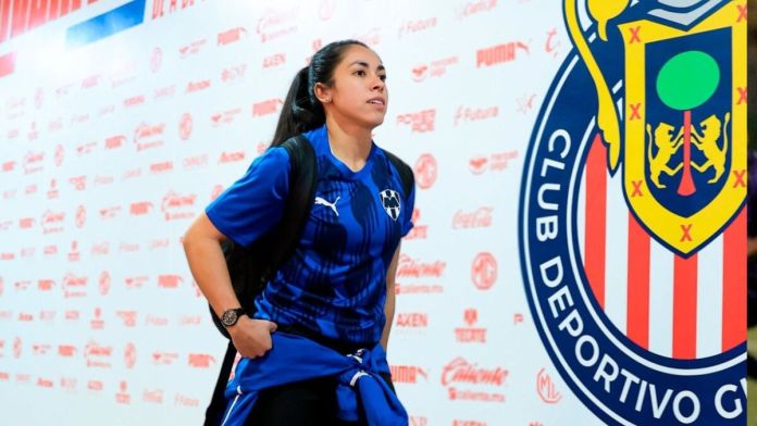 Ana Lucía Martinez, delantera de las Rayadas de Monterrey, le dio la victoria a su equipo frente a las Chivas del Guadalajara en el estadio Akron. Foto La Hora: X de Rayadas.