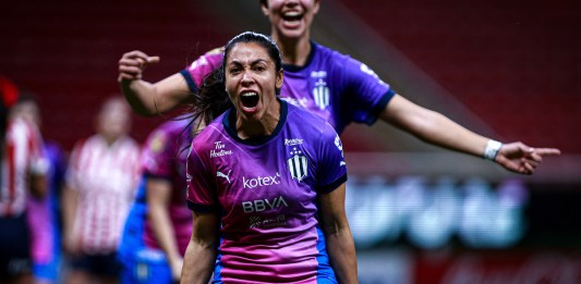 La delantera guatemalteca Ana Lucía Martínez se vistió de héroe con su equipo de la Liga Femenil MX. Foto La Hora: X de Rayadas