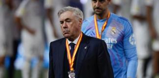 El entrenador del Real Madrid Carlo Ancelotti tras perder la final de la Supercopa de España de fútbol entre el Real Madrid y el FC Barcelona, en Yeda, Arabia Saudí. Foto La Hora: EFE