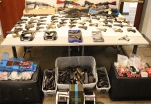 Glocks, rifles y AK-47, eran las armas que traficaba un migrante guatemalteco en Estados Unidos