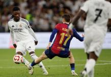 Real Madrid: Camavinga estará tres semanas de baja por una lesión muscular El centrocampista francés del Real Madrid Eduardo Camavinga (i) pelea un balón con el centrocampista del Barcelona Marc Casadó, durante el partido de la final de la Supercopa de España de fútbol entre el Real Madrid y el FC Barcelona, en Yeda, Arabia Saudí. Foto La Hora: EFE