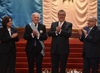 Condecoración Luis Almagro