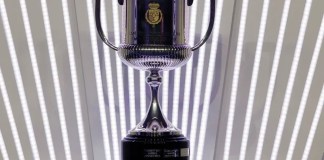 El trofeo de la Copa del Rey durante un sorteo. Foto La Hora: EFE