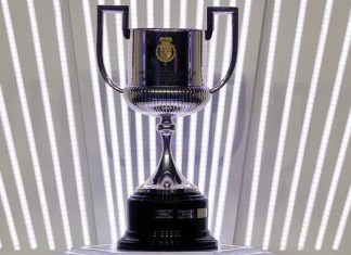 El trofeo de la Copa del Rey durante un sorteo. Foto La Hora: EFE