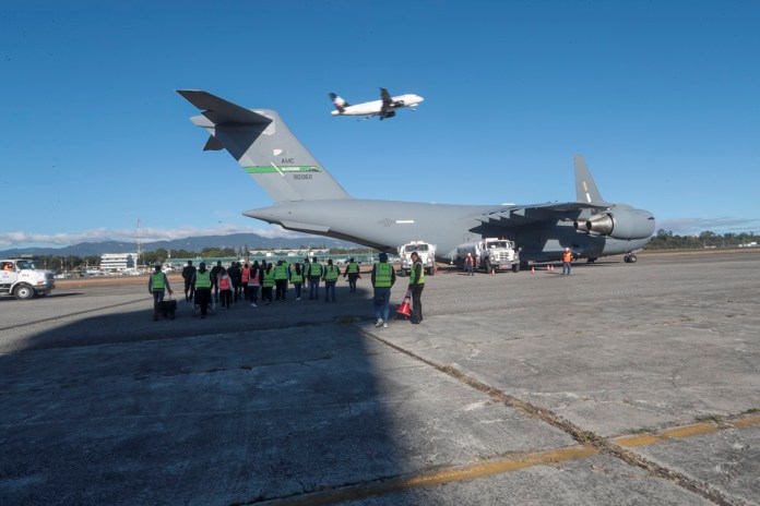 Los primeros vuelos de deportados en aviones militares llegaron a Guatemala el 24 de enero 2025.