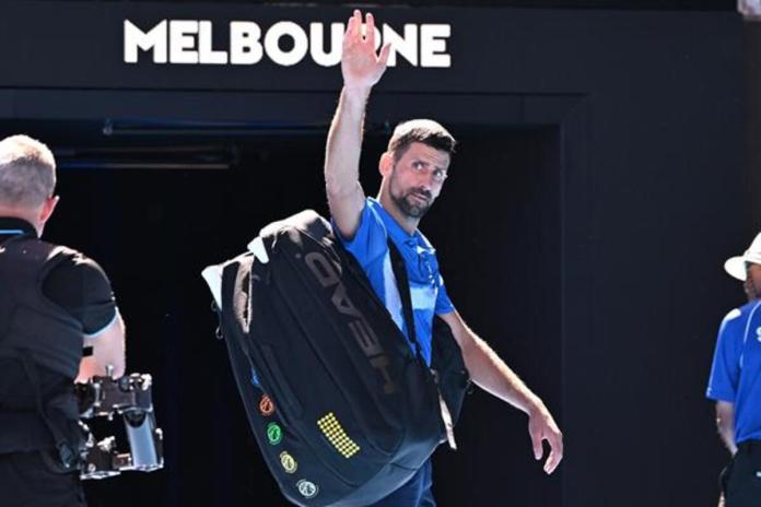 Melbourne (Australia), 24 ene (EFE).- El serbio Novak Djokovic (7) abandonó el encuentro de semifinales del Abierto de Australia después de que el alemán Alexander Zverev (2) se apuntara el primer set por 7-6(5), tras una hora y 21 minutos. Foto La Hora: EFE