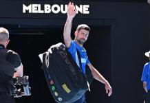 Djokovic abandona el Abierto de Australia: «Si hubiera ganado el primer set, tal vez lo hubiera intentado» Melbourne (Australia), 24 ene (EFE).- El serbio Novak Djokovic (7) abandonó el encuentro de semifinales del Abierto de Australia después de que el alemán Alexander Zverev (2) se apuntara el primer set por 7-6(5), tras una hora y 21 minutos. Foto La Hora: EFE