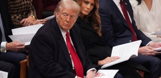 El presidente estadounidense Donald Trump y la primera dama Melania Trump durante el servicio interreligioso celebrado en la Catedral Nacional de Washington, el martes 21 de enero de 2025. Foto La Hora: AP