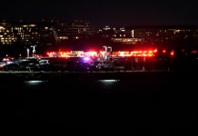 Estados Unidos: accidente aéreo en Washington, el peor de la aviación desde 2009 Personal de emergencias responde al lugar de un accidente aéreo al sur del Aeropuerto Nacional Ronald Reagan, el miércoles 29 de enero de 2025, en Washington. Foto La Hora: AP