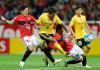 El jugador brasileño del Guangzhou Evergrande Paulinho (c) durante un partido de la Liga de Campeones de la AFC en el estadio Saitama al norte de Tokio, en 2016. Foto La Hora: EFE