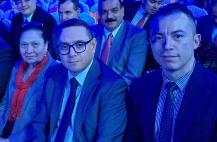 Más cambios; Juan Luis Pantaleón deja el área de comunicación del Ministerio Público La fiscal general, María Consuelo Porras; el secretario general del MP, Ángel Pineda, y el asesor de Porras, Juan Luis Pantaleón. Foto: La Hora / MP.