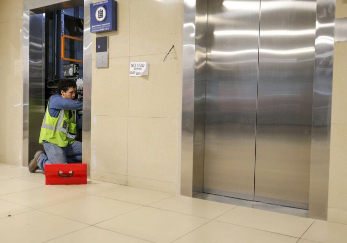 Trabajos de instalación de ascensores y escaleras eléctricas finalizaron en aeropuerto La Aurora. Foto La Hora: DGAC