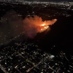 Incendio en Hollywood Hills. Foto: @FaytuksNetwork / La Hora