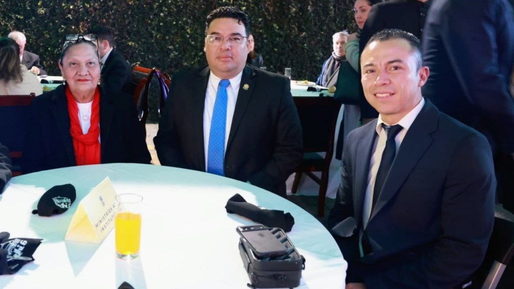 El Secretario Contra la Corrupción, Estuardo Ávila; la fiscal general, María Consuelo Porras, y el asesor del despacho superior, Juan Luis Pantaleón. Foto: La Hora / MP.