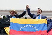 Ecuador declarará terroristas al «Tren de Aragua» y ofrece su petróleo frente al de Venezuela Daniel Noboa anunció que declarará como grupo terrorista al Tren de Aragua y ofrecerá hasta 250 mil barriles al día de petróleo a países que lo adquieren de Venezuela.