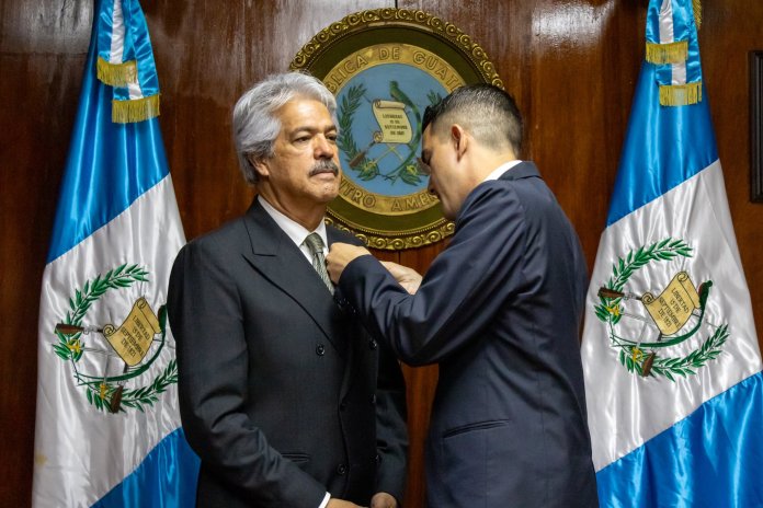 Mauricio Roberto Benard es juramentado como Gobernador del Departamento de Guatemala