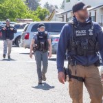 Agentes del Servicio de Control de Inmigración y Aduanas (ICE, por sus siglas en inglés), capturaron el jueves a inmigrantes indocumentados Foto La Hora: X de ICE