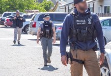 Redada de ICE en Newark: Alcalde denuncia captura de migrantes y ciudadanos de EE. UU. Agentes del Servicio de Control de Inmigración y Aduanas (ICE, por sus siglas en inglés), capturaron el jueves a inmigrantes indocumentados Foto La Hora: X de ICE