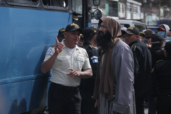 Una orden de seguridad perimetral prohíbe que cualquier miembro adulto de Lev Tahor se acerque al centro donde permanecen los menores. Foto: La Hora / José Orozco.