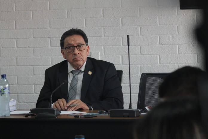 El juez Jaime Delmar González absolvió al hijo y hermano del entonces presidente Jimmy Morales en un caso de corrupción. Foto: La Hora / Fabricio Alonzo.