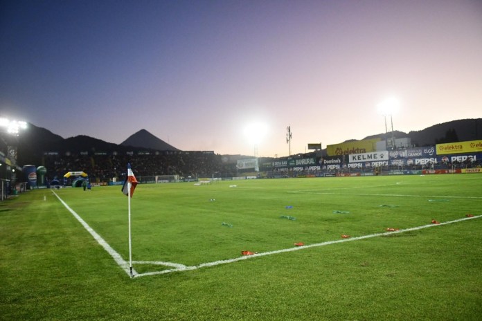 La cuarta jornada del Torneo Clausura 2025 llegó a su fin tras el encuentro en los Cuchumatanes entre el deportivo Xinabajul y Achuapa, que terminó con victoria de la X de 2-1. Foto La Hora: Liga Guate Banrural