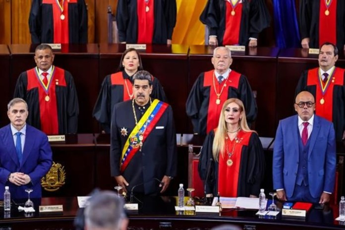 El líder del chavismo, Nicolás Maduro, fue juramentado este viernes como el presidente de Venezuela, para el período 2025-2031 Foto La Hora: EFE