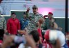 El presidente Nicolás Maduro apunta a la multitud en una marcha en Caracas, Venezuela, el martes 7 de enero de 2025, en los días previos a su toma de posesión para un tercer mandato. Foto La Hora: AP