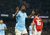 Jeremy Doku del Manchester City celebra tras anotar en el encuentro ante el Salford City en el encuentro de la tercera ronda de la Copa FA el sábado 11 de enero del 2025. Foto La Hora: AP