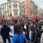 Cientos de personas participan en una manifestación antirracista en Lisboa, este sábado. Foto La Hora