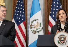 Kamala Harris habla con Bernardo Arévalo y agradece el trabajo para abordar la migración irregular La vicepresidenta de los Estados Unidos, Kamala Harris, hablo vía llamada telefónica con el presidente, Bernardo Arévalo, para agradecer su trabajo y se despide antes de dejar su cargo
