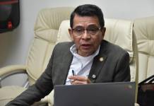 Tras siete meses de colapso en el kilómetro 44 Palín-Escuintla, CIV dice entregar la obra en los primeros días de abril El ministro de Comunicaciones, Miguel Díaz, informa los trabajos en el kilómetro 44 de la autopista Palín - Escuintla. Foto La Hora: Daniel Ramírez