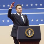 Musk muestra entusiasmo con los planes de llegar a Marte y desata polémica con su saludo. Foto La Hora: EFE.