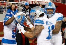Chiefs, Lions, Vikings, Eagles y Cowboys lideran listas para el Juego de las Estrellas de la NFL El receptor de los Detroit Lions, Jameson Williams (I), celebra con sus compañeros de equipo después de anotar un touchdown contra los San Francisco 49ers Foto La Hora: EFE