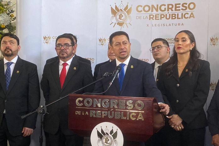 El presidente del Congreso, Nery Ramos, responde que no hay prisa por el aumento del salario de los diputados. Foto La Hora: José Orozoc