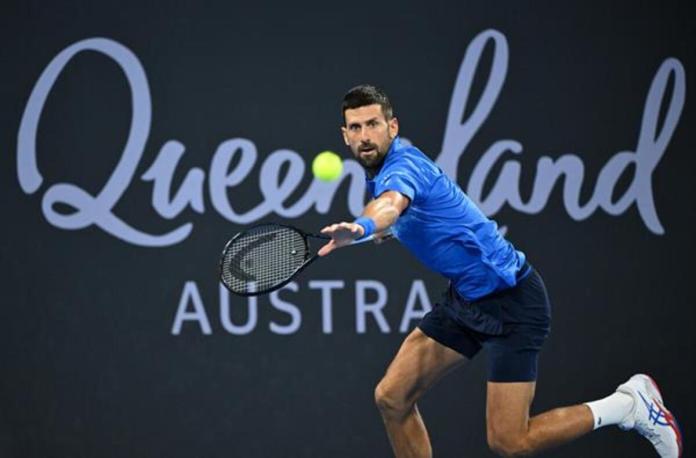 Novak Djokovic de Serbia en acción durante su partido de cuartos de final contra Reilly Opelka de Estados Unidos en el torneo internacional de tenis de Brisbane en Brisbane, Australia, 03 de enero 2025. Foto La Hora: EFE