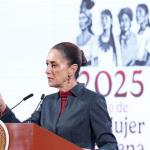 La presidenta de México, Claudia Sheinbaum, participa durante una rueda de prensa este miércoles en el Palacio Nacional, en Ciudad de México (México). Sheinbaum señaló que las autoridades investigan el hallazgo de 72 cuerpos en diferentes fosas clandestinas localizadas en la comunidad ‘El Willi’, en el municipio de Casas Grandes, en el norteño estado de Chihuahua, en la última semana. Foto La Hora : EFE