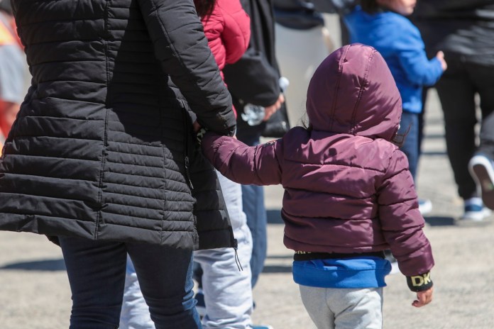 En cuatro vuelos, Guatemala ha recibido más de 300 niños, mujeres y hombre deportados esta semana