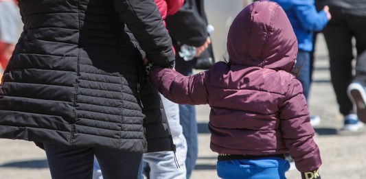 En cuatro vuelos, Guatemala ha recibido más de 300 niños, mujeres y hombre deportados esta semana