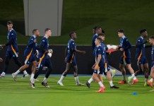 Supercopa de España: La posible alineación del Real Madrid hoy ante el Mallorca Los jugadores del Real Madrid calientan durante una sesión de práctica en vísperas de su partido de semifinales de la Supercopa de España contra el MC Mallorca en el Estadio Rey Abdullah en Yeddah, Arabia Saudita, el miércoles 8 de enero de 2025. Foto La Hora: AP