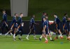 Los jugadores del Real Madrid calientan durante una sesión de práctica en vísperas de su partido de semifinales de la Supercopa de España contra el MC Mallorca en el Estadio Rey Abdullah en Yeddah, Arabia Saudita, el miércoles 8 de enero de 2025. Foto La Hora: AP