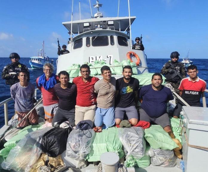 El Salvador intercepta dos barcos pesqueros con 1.5 toneladas de cocaína provenientes de Costa Rica