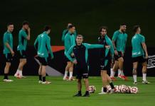 El entrenador del Athletic Club, Ernesto Valverde, durante su entrenamiento de este martes en Yeda, en la víspera del partido de semifinales de la Supercopa de España de fútbol que les enfrenta al Barcelona. Foto La Hora: EFE