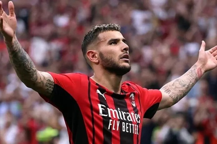 Theo Hernández celebra un gol con el Milan. Foto La Hora: EFE