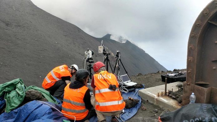 Vulcanólogos italianos viajaran a Guatemala para realizar experimentos en el volcán de Fuego y Santiaguito