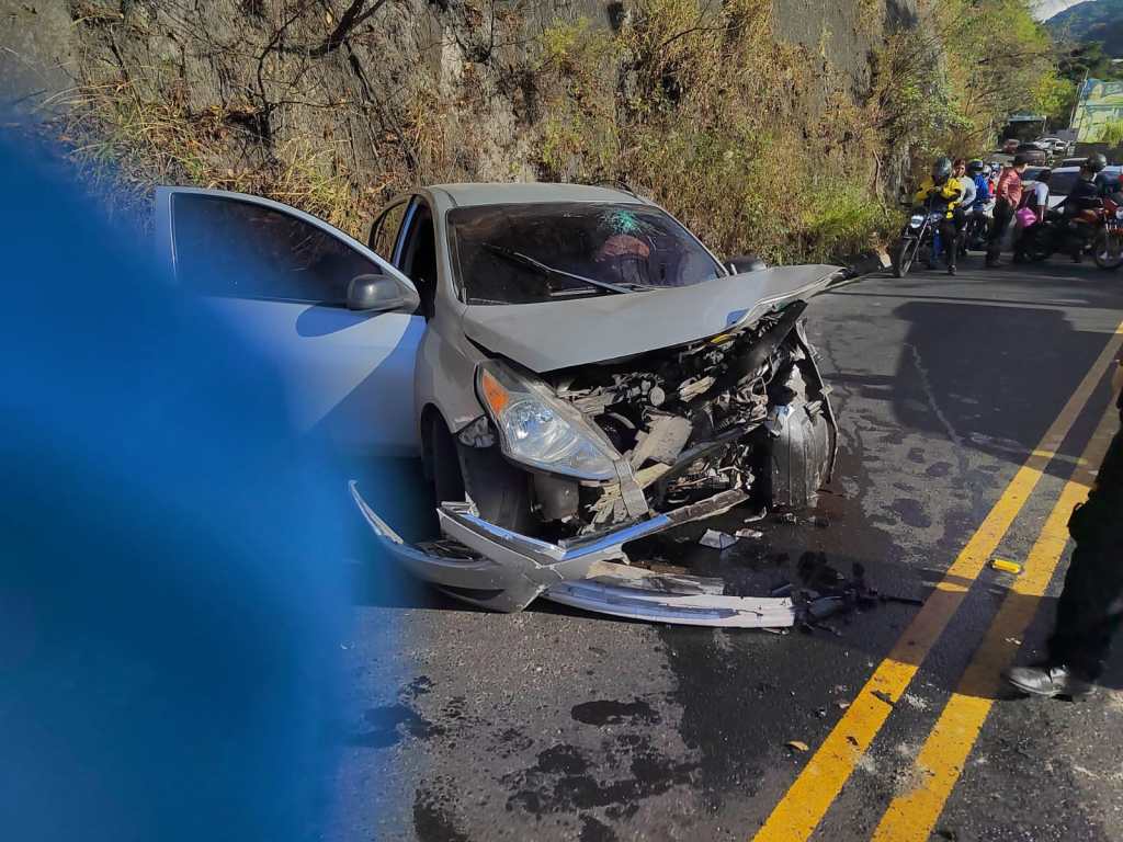 Colisión en Boca del Monte deja un herido, congestión vehicular y daños materiales