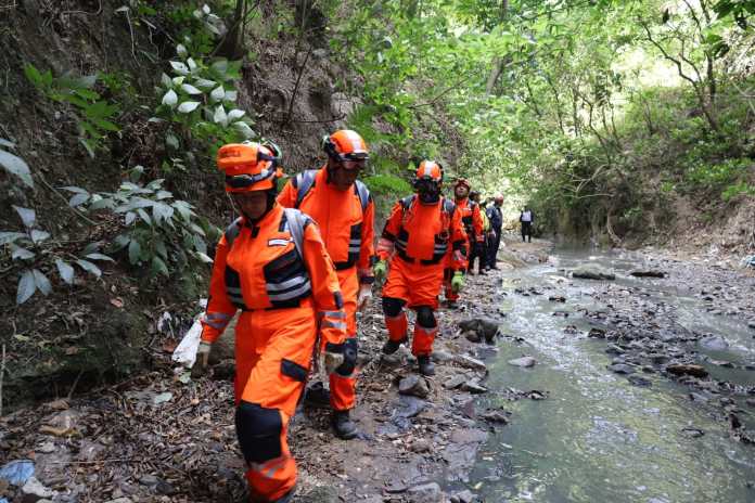 Los Bomberos Voluntarios realizaron una infructuosa búsqueda para dar con el paradero de Óscar David Cifuentes Liquez. Foto: La Hora / Bomberos Voluntarios.