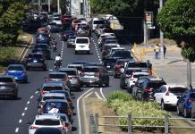 Las PMT del área metropolitana se preparan para reincorporación de vehículos este lunes 6 de enero Diariamente, los conductores pasan varias horas en el tránsito para llevar a sus casas. Foto La Hora: Archivo.