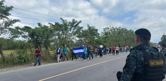 Migración coordina atención a migrantes hondureños durante su paso por Guatemala