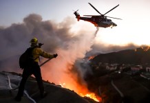 Incendios forestales arrasan Los Ángeles: Más de 30 mil evacuados, 5 muertos y pérdidas millonarias Foto La Hora: EFE.