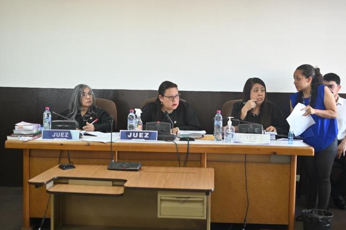 Las juezas del Tribunal Noveno de Sentencia Penal. Foto: La Hora / Fabricio Alonzo.